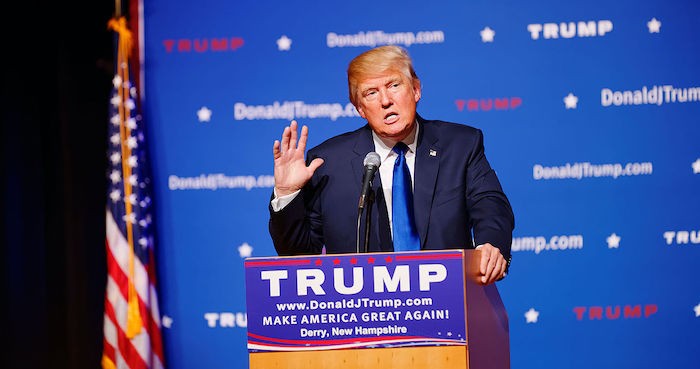Ông Donald Trump tại một sự kiện tranh cử ở New Hampshire, ngày 19/8/2015 (ảnh: Michael Vadon/Wikimedia Commons). 0202-1280px-mr-donald-trump-new-hampshire-town-hall-on-august-19th-2015-at-pinkerton-academy-derry-nh-by-michael-vadon-02
