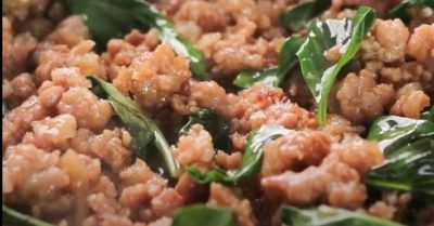 Thịt heo xào rau húng kiểu Thái đậm vị, thơm nồng