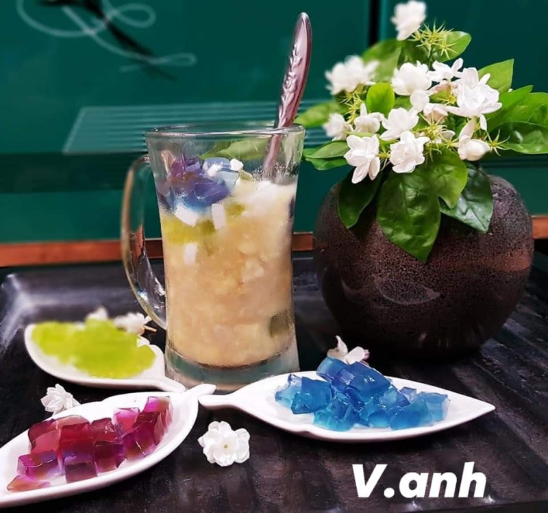 Món chè sen, đậu xanh, táo đỏ, cùi nhãn tươi ăn cùng với thạch các loại 0950-118713568-1728282913988176-3546709254890795597-n