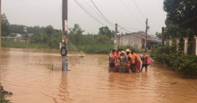 Lũ đột ngột đổ về TP. Đồng Xoài, hơn 100 người được sơ tán