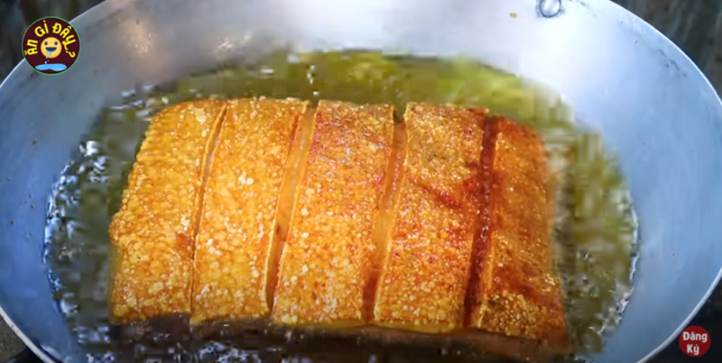 Cách làm thịt heo quay giòn bì bằng chảo như ngoài hàng