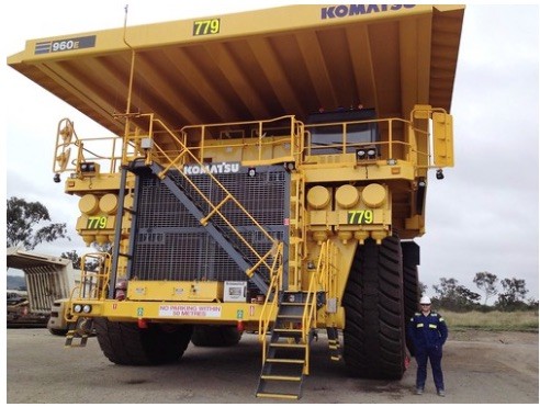 1817-15-buyyc-aynh-khieyyn-bayn-caym-thayyy-nhuy-moyyt-chuy-thiych-tiy-hon4