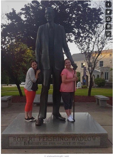 2317-15-buyyc-aynh-khieyyn-bayn-caym-thayyy-nhuy-moyyt-chuy-thiych-tiy-hon8