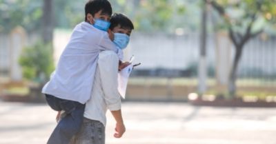 Nam sinh 10 năm cõng bạn: ‘Dù Đại học Y Hà Nội đặc cách, em cũng xin từ chối’