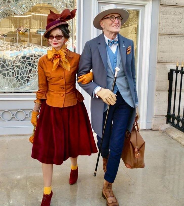 Một cặp vợ chồng cao tuổi đến từ Đức ăn mặc rất sành điệu