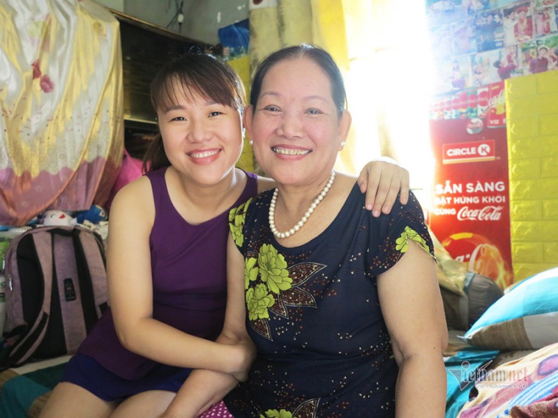 Người phụ nữ xin mẹ đẻ bán đất lấy tiền chữa bệnh ung thư cho mẹ chồng Người phụ nữ xin mẹ đẻ bán đất lấy tiền chữa bệnh ung thư cho mẹ chồng