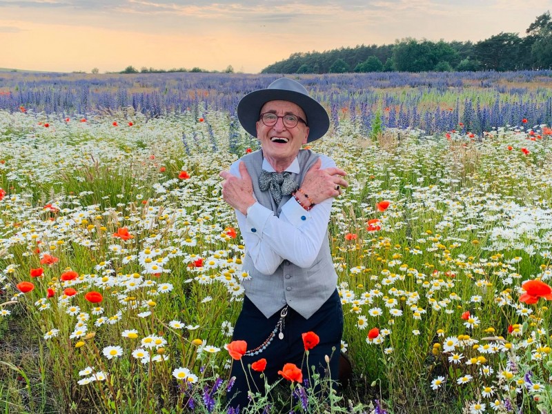 Một cặp vợ chồng cao tuổi đến từ Đức ăn mặc rất sành điệu