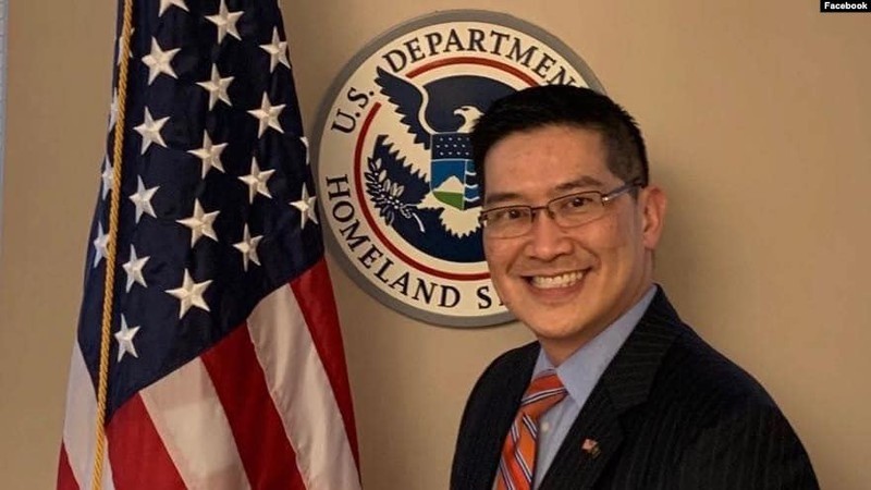 tong thong trump cu luat su goc viet lam giam doc co quan di tru my