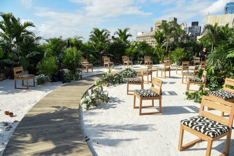 Giãn cách xã hội bởi Covid – Thời trang New York đã trở lại với những buổi trình diễn kỹ thuật số. Giãn cách xã hội bởi Covid – Thời trang New York đã trở lại với những buổi trình diễn kỹ thuật số.