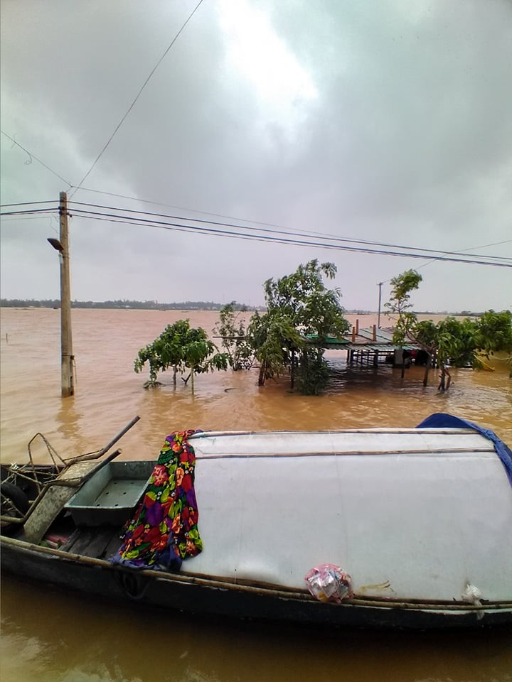 Đợt lũ đầu tiên lịch sử đang mạnh thêm và chưa dừng lại, bà con khốn đốn mất trắng của Đợt lũ đầu tiên lịch sử đang mạnh thêm và chưa dừng lại, bà con khốn đốn mất trắng của