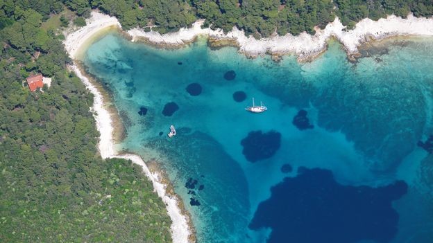 Các bình xịt trị liệu từ không khí biển và nồng độ muối cao khiến Lošinj trở thành một môi trường phục hồi sức khỏe tự nhiên 3807-p08lpf8k