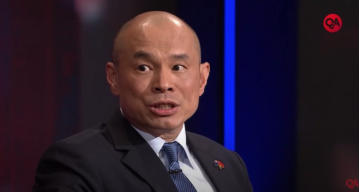 pho dai su trung quoc noi uc lam ton thuong cam xuc cua nguoi hoa