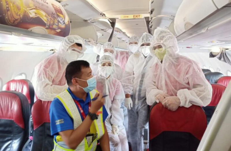 Không khí trên máy bay được lọc kỹ, hành khách vẫn cần khẩu trang và tấm chắn