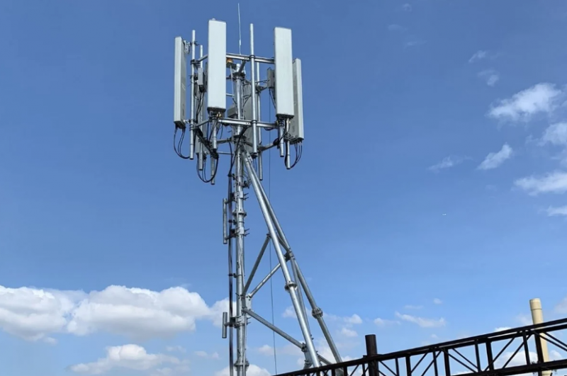 Một tòa tháp di động thuộc sở hữu của Dito Telecomnity ở thành phố Quezon, Philippine 4230-p10