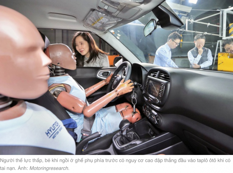 Trẻ em dưới 12 tuổi hoặc chiều cao dưới 1,35 m không ngồi ghế trước ôtô