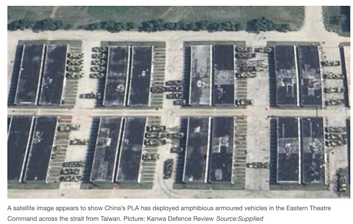 trung quoc huy dong xe boc thep doc bo bien san sang do bo sang dai loan