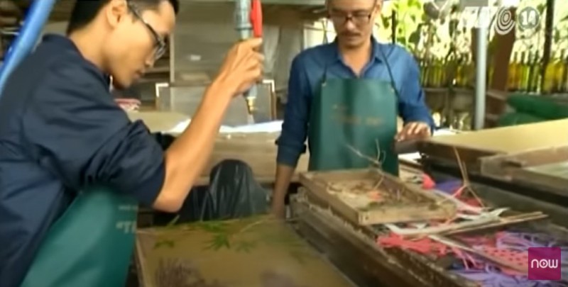 5217-nghe-si-dung-voi-phun-nuoc