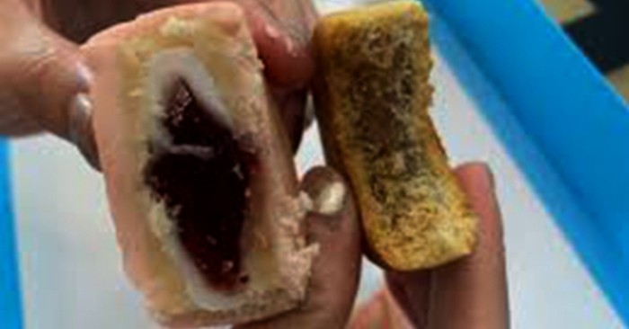 Chàng trai mua hộp bánh 33.000 nghìn đồng đến tặng mẹ vợ tương lai. Chàng trai mua hộp bánh 33.000 nghìn đồng đến tặng mẹ vợ tương lai.