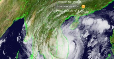 Bão số 9 cập sát miền Trung, cách bờ biển Quảng Ngãi 30-50km