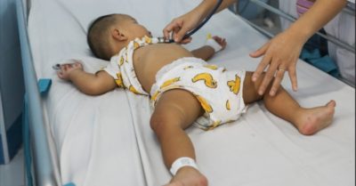Số trẻ mắc tay chân miệng tăng cao, bệnh viện Nhi đồng 1 quá tải
