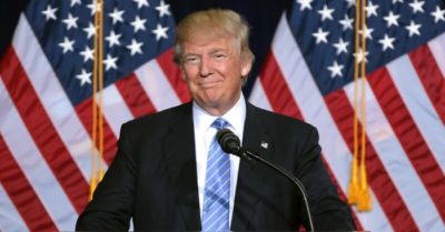 Tuyên bố thắng cử lúc 2h20 sáng, Trump tiến tới Tòa án tối cao ‘uy hiếp’ các lá phiếu muộn