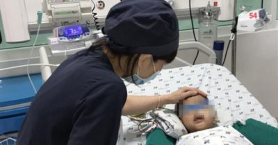 Bé trai 3 tuổi bị ngộ độc do uống nhầm hóa chất chống thấm