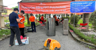 Thầy trò FPT Polytechnic Thái Nguyên sửa miễn phí đồ điện giúp dân vùng lũ