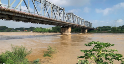 Lật tàu ở cầu Việt Trì, nghi 2 vợ chồng mất tích